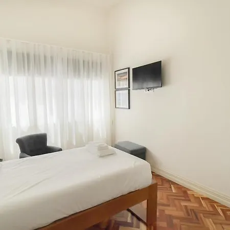 Casa Ateneu 3* Πόντα Ντελγκάντα