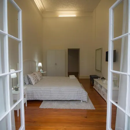 Casa Ateneu Πόντα Ντελγκάντα
