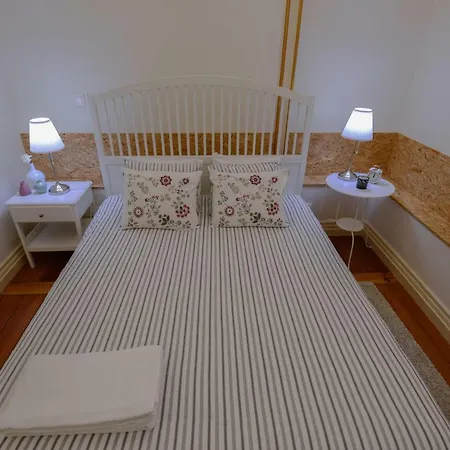Casa Ateneu Πόντα Ντελγκάντα