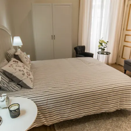 Casa Ateneu Πόντα Ντελγκάντα